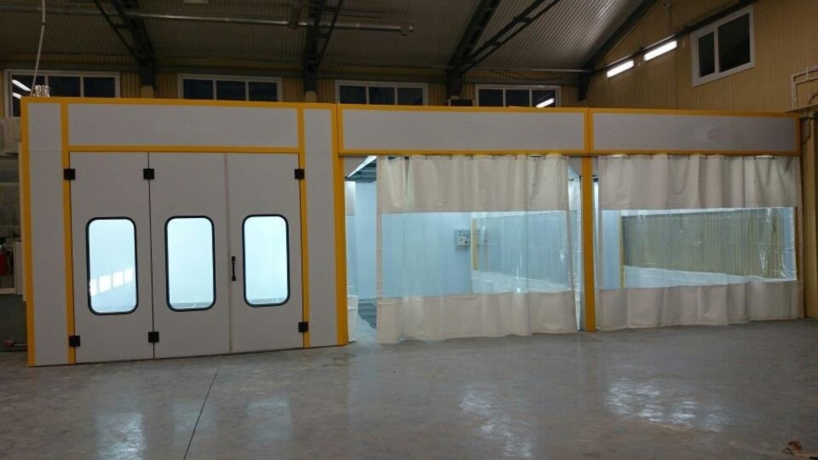 Cabine de peinture pour l'industrie du bois